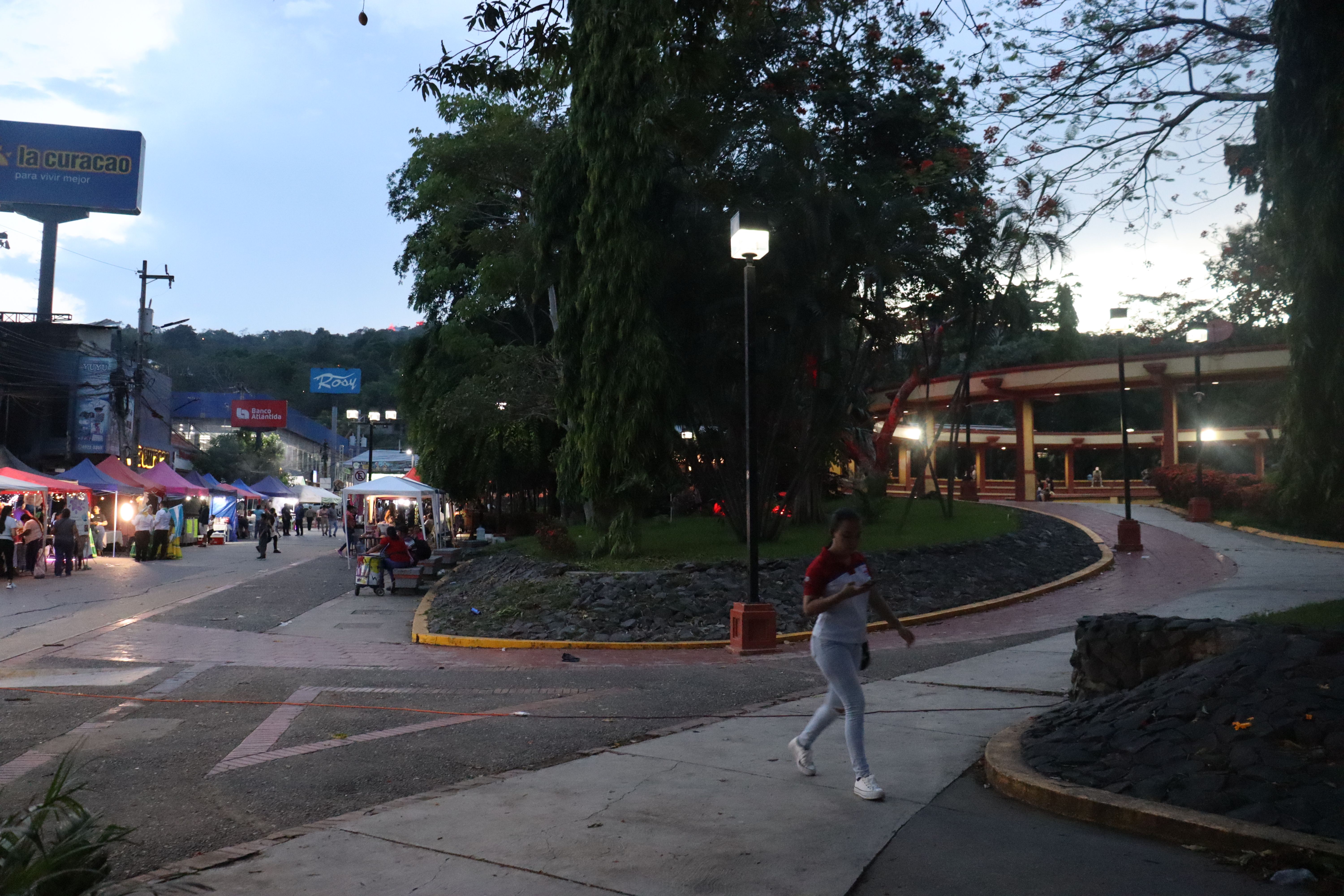  Feria Nocturna de Emprendedores fue todo un éxito