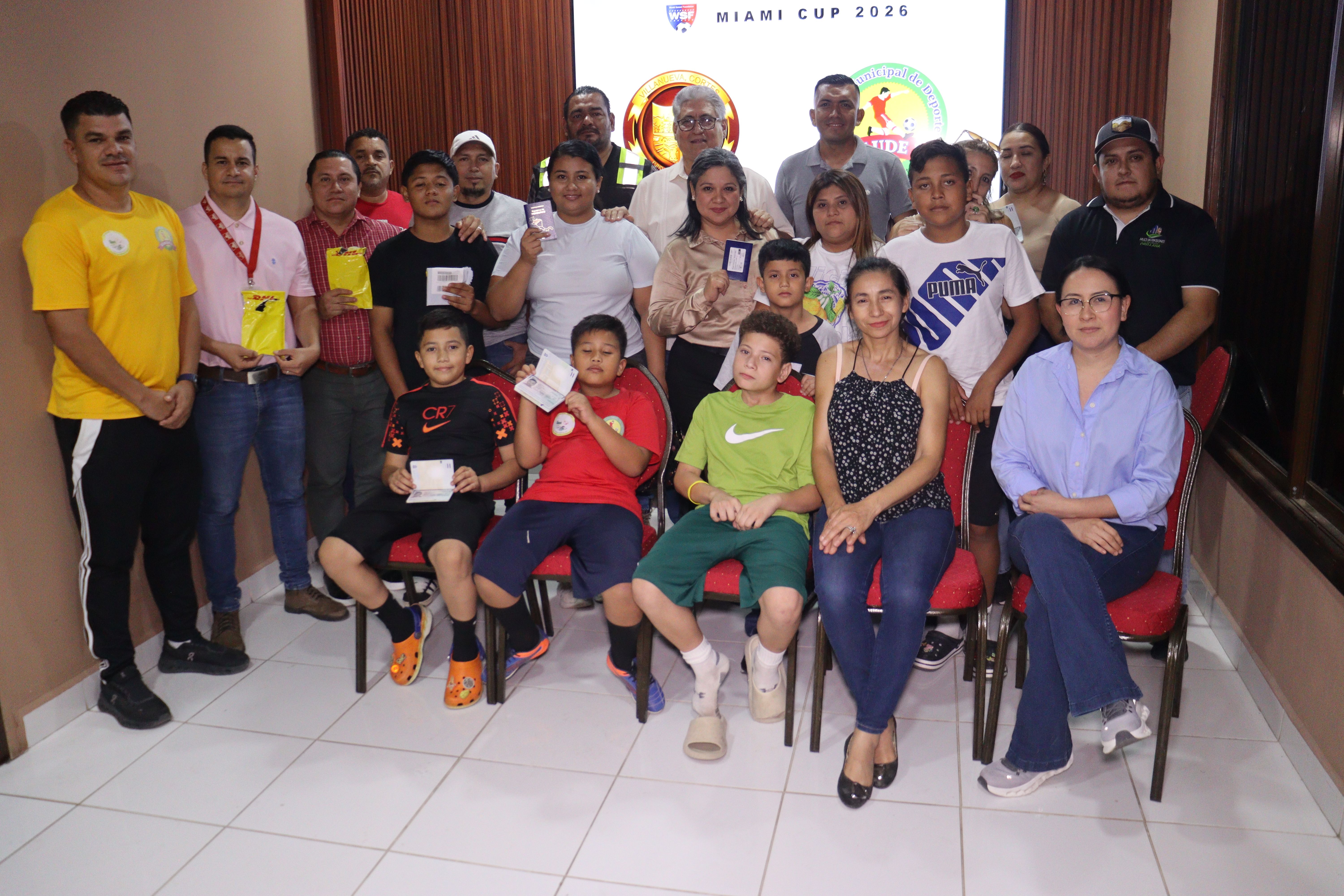 Jóvenes de ESMUDE reciben visas para representar a Villanueva en Estados Unidos 