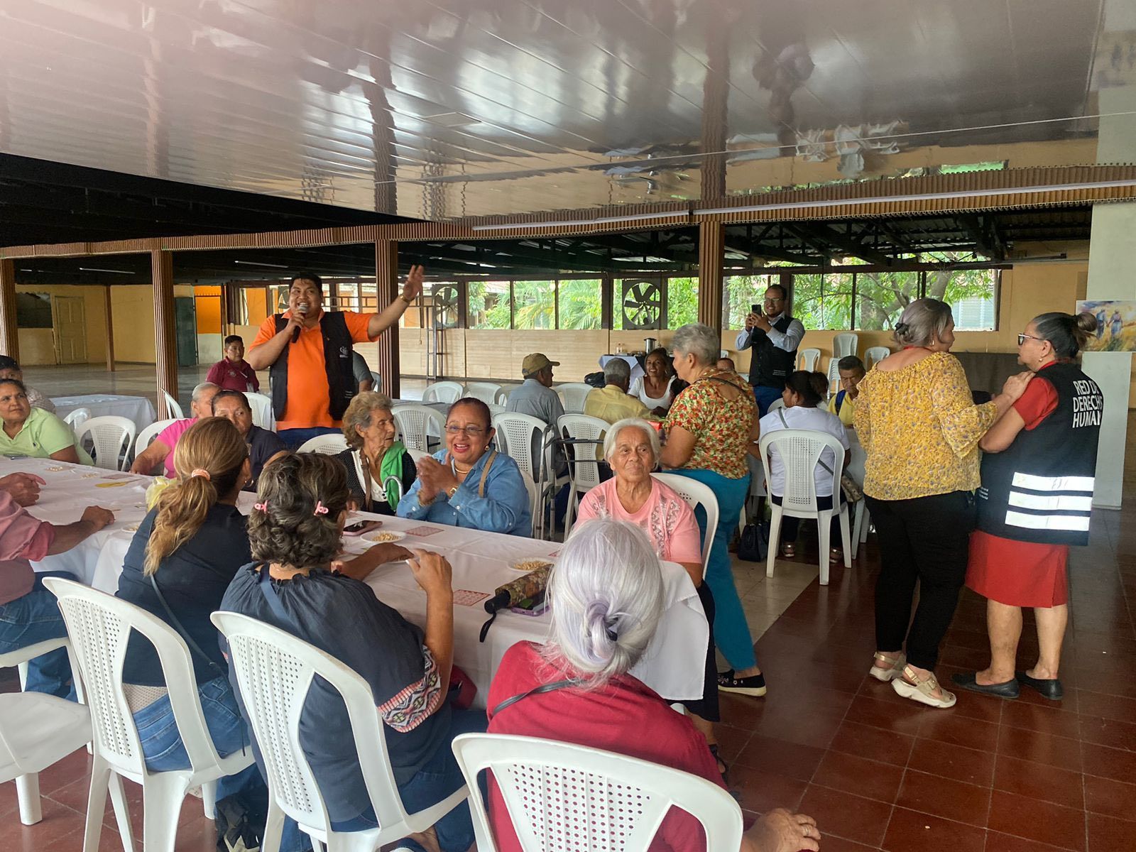 “Tarde de Café” promueve convivencia para adultos mayores