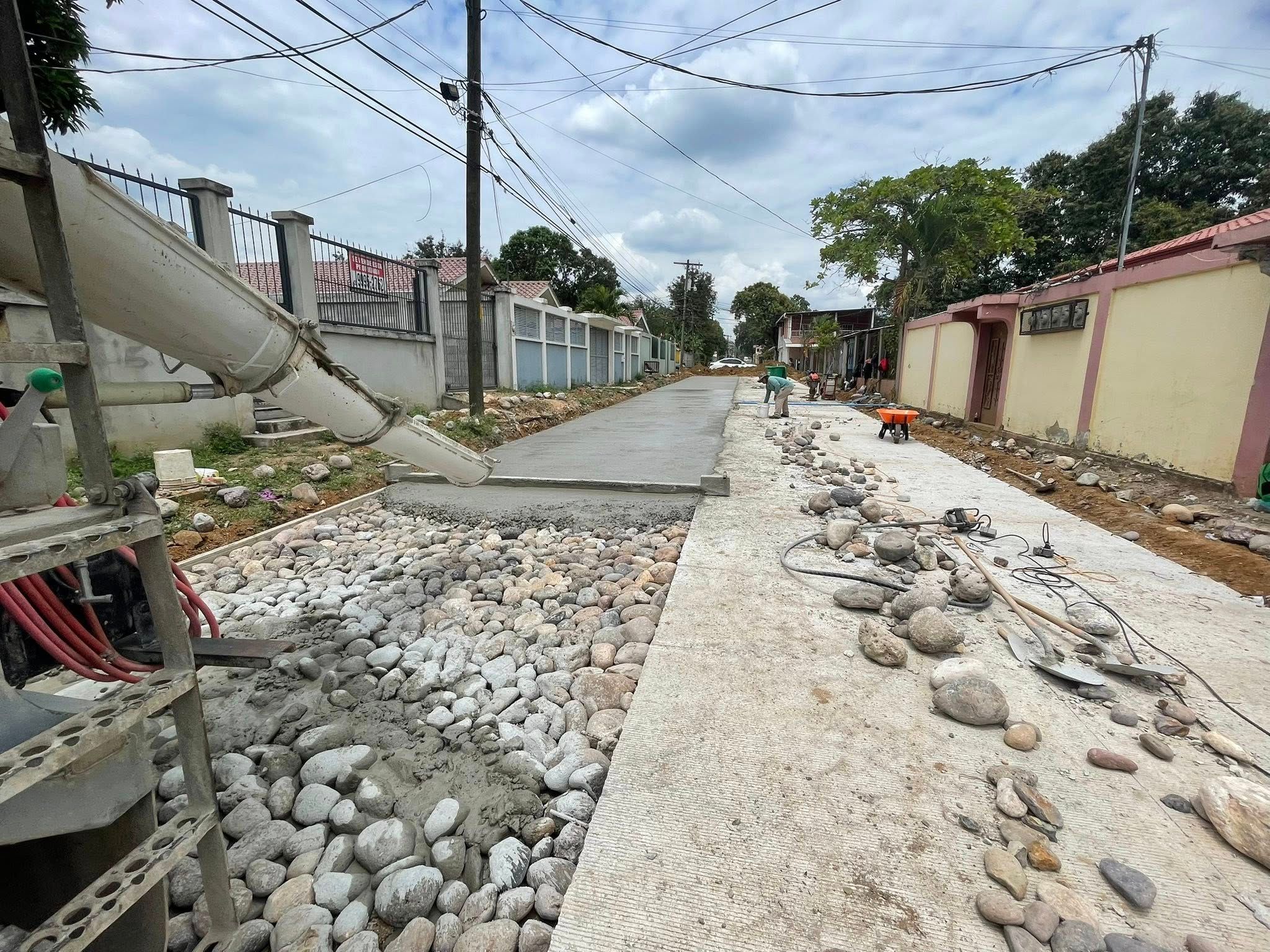 Avanza proyecto de pavimentación en tres barrios de Villanueva