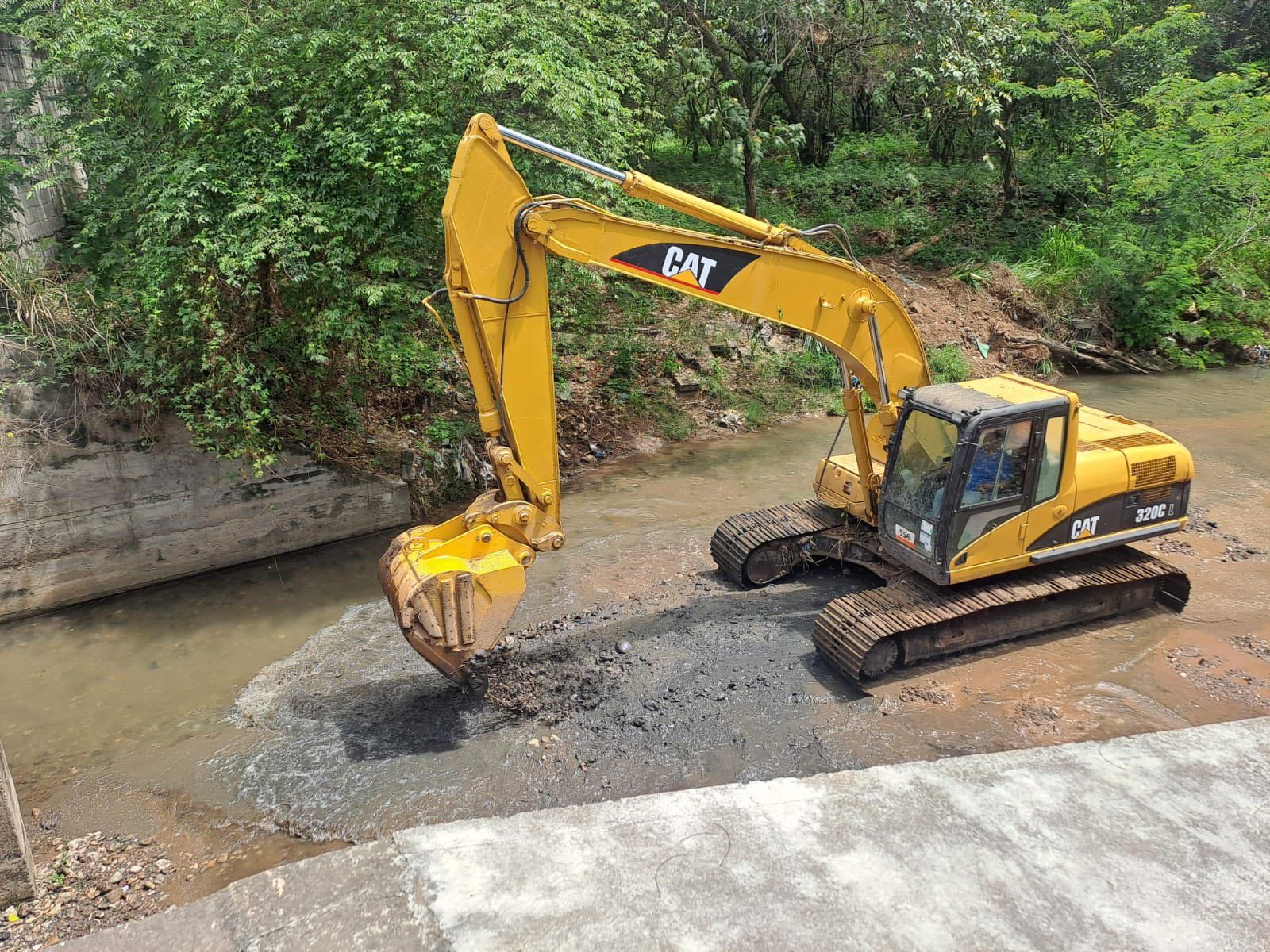 Trabajos de dragado avanzan para prevenir inundaciones