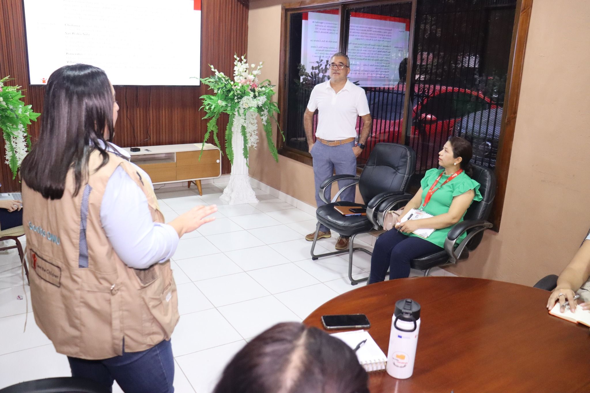 🤝 Municipalidad de Villanueva fortalece alianzas para proteger los derechos de la niñez 