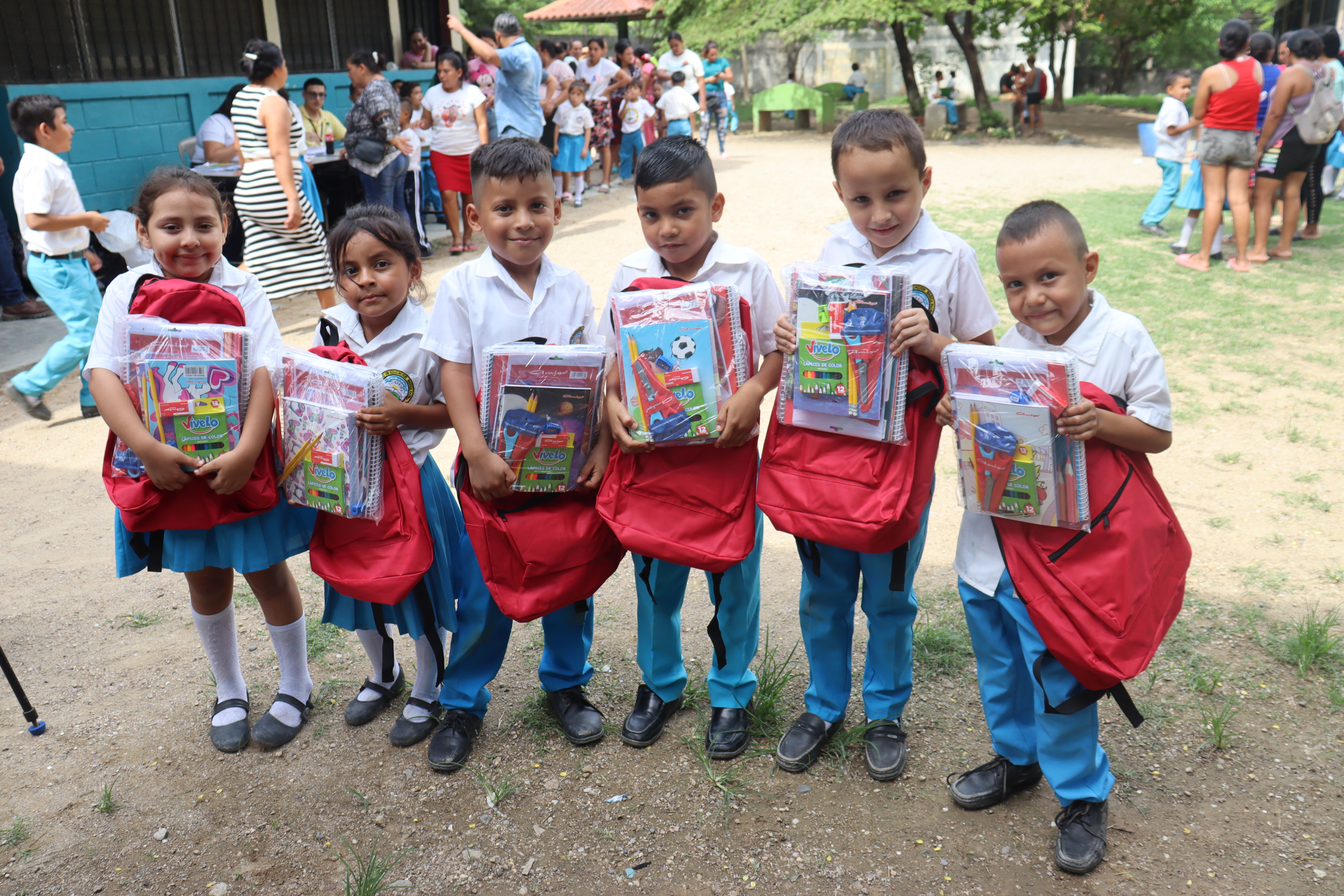 Compromiso con la niñez: Municipalidad de Villanueva entrega 240 kits escolares para fortalecer la educación