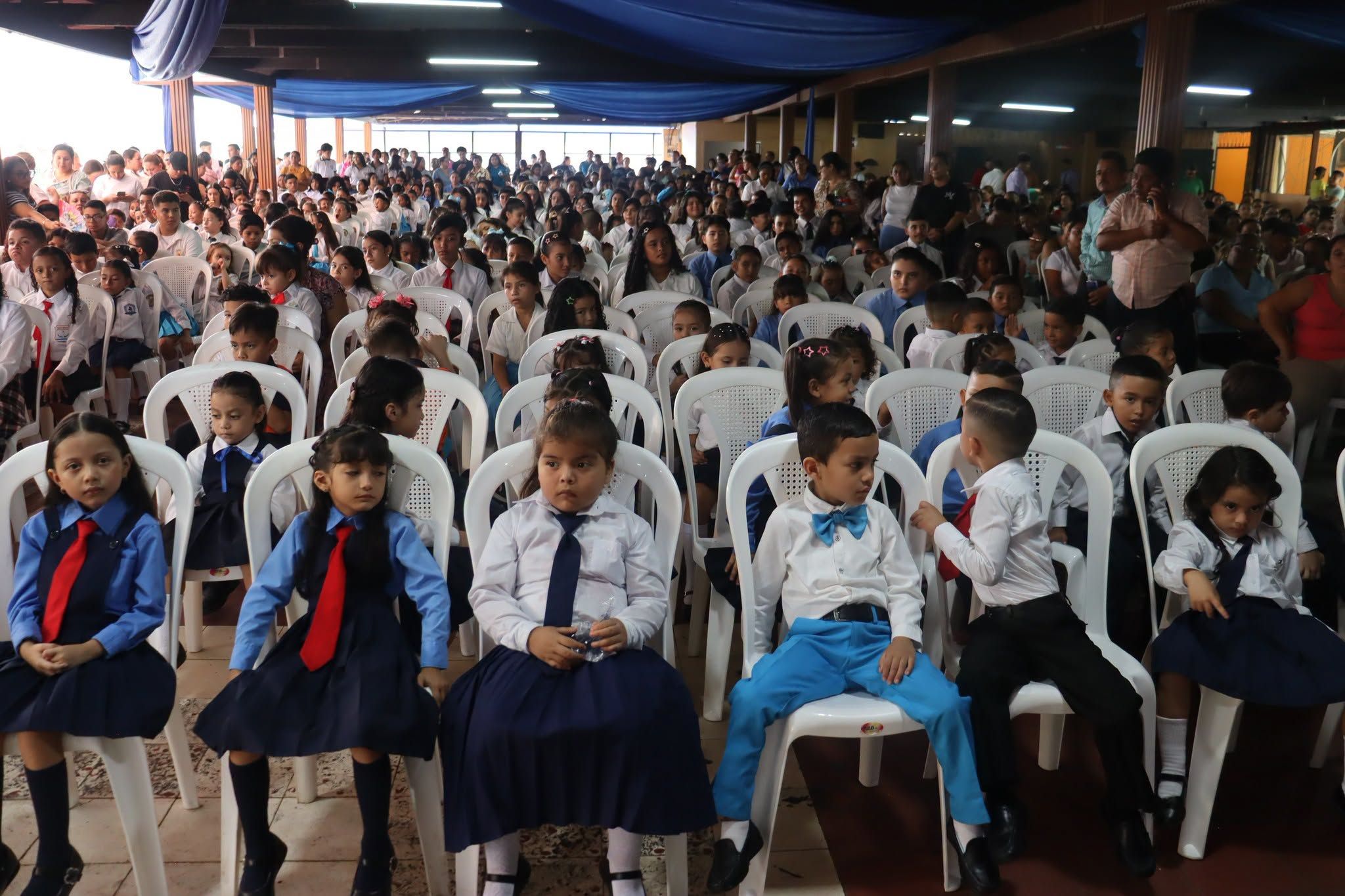 Villanueva reconoce la excelencia académica